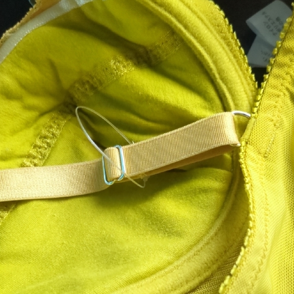 Elegant Velvet Bra in Mustard - Picture 2 of 3